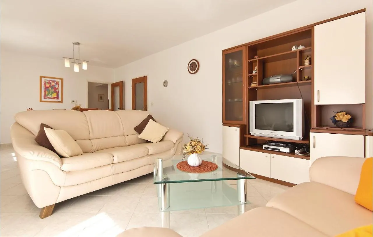 Lovely Home In Hrboki With Kitchen 0*,