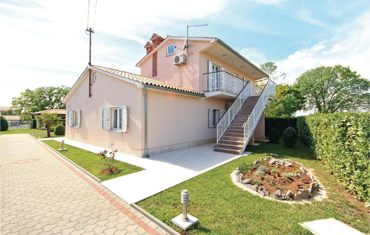 Lovely Home In Hrboki With Kitchen Ferienhaus