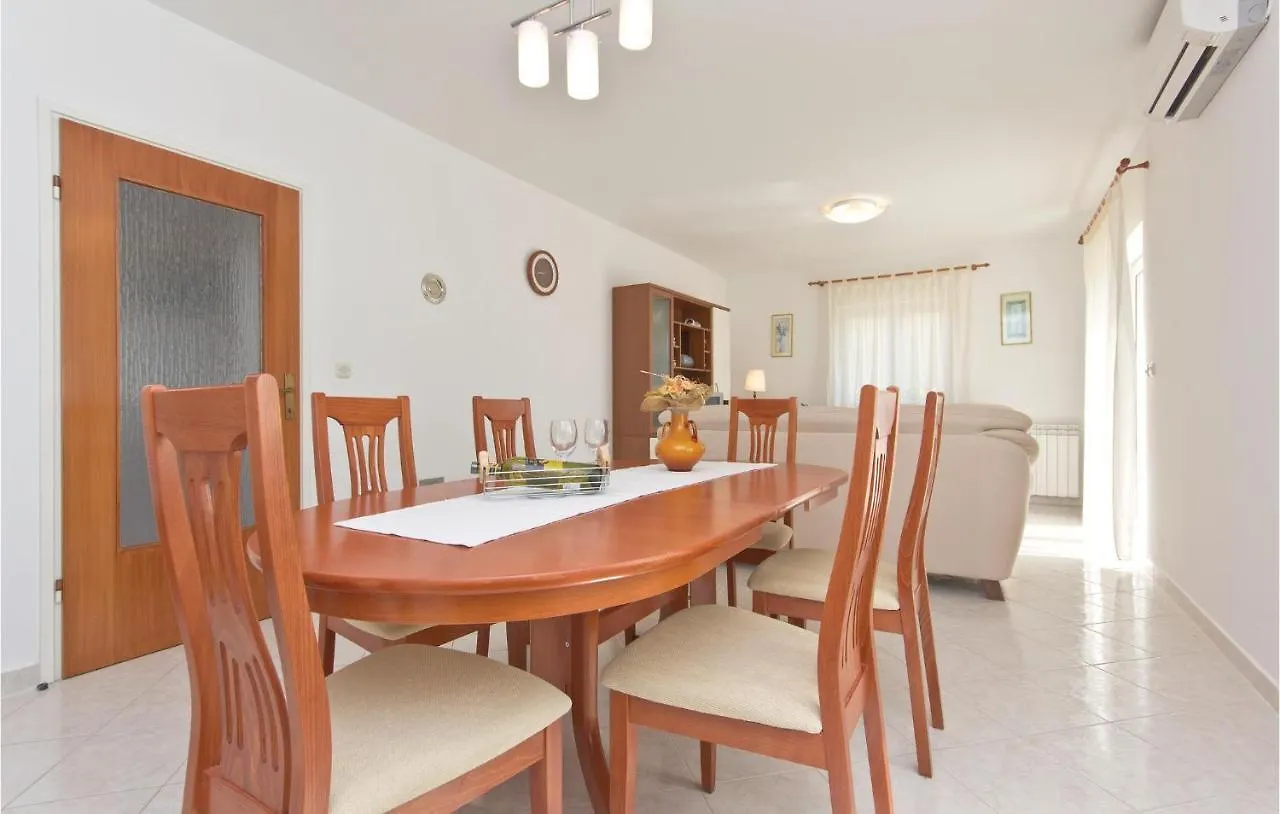 Lovely Home In Hrboki With Kitchen