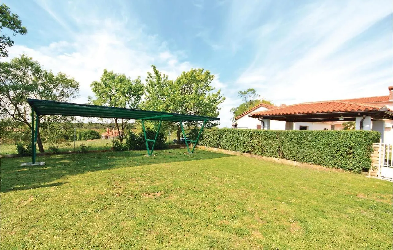 Lovely Home In Hrboki With Kitchen Ferienhaus