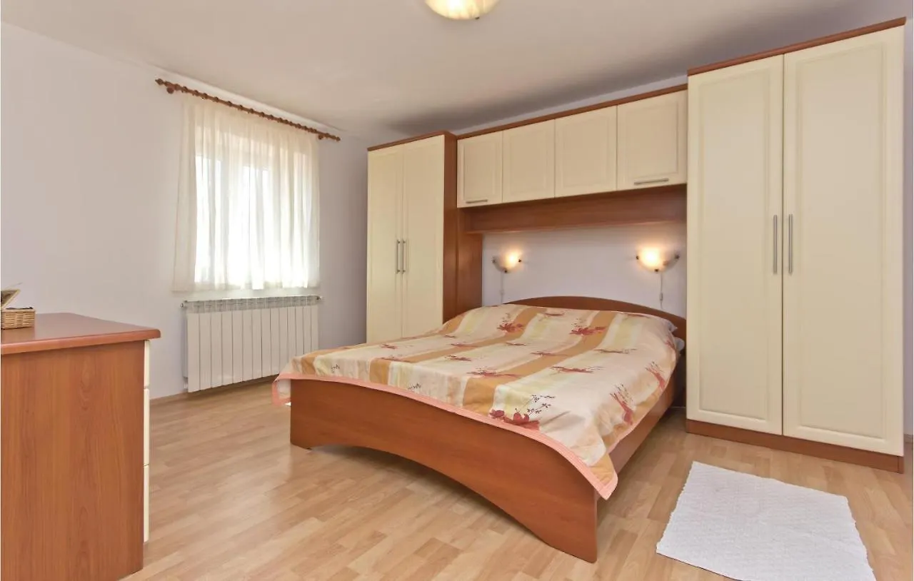 Ferienhaus Lovely Home In Hrboki With Kitchen