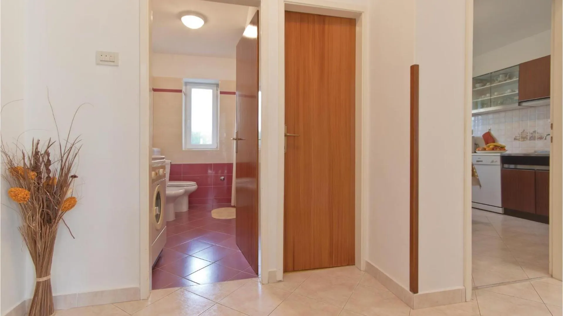 Lovely Home In Hrboki With Kitchen 0*,  Kroatien